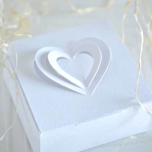 BOITE A DRAGEE CHIC AVEC COEUR EN RELIEF